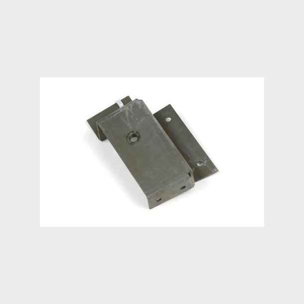 68-70 Conv Deck Lid Hinge Nutplate Right