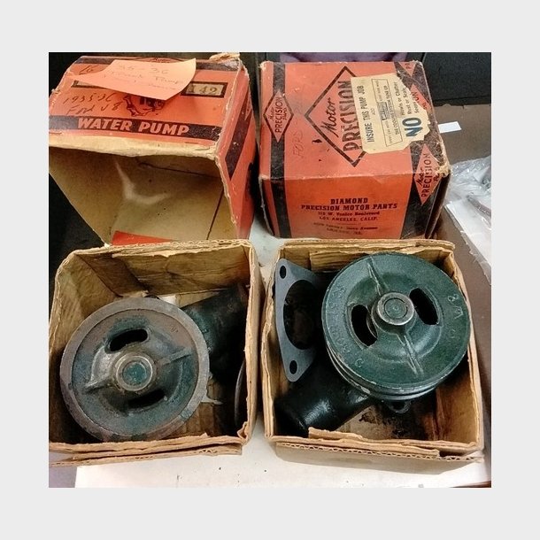 Vandpumpe s�t til �rgang 1935 &amp; 1936 Ford Trucks 221 V8 NOS water pump double pulley set