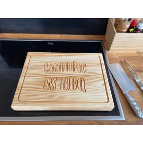 Skrebrt i fyrretr str. 40 x 29½ x 4½ cm. med 'Cadillac' udfrset samt saftrille 