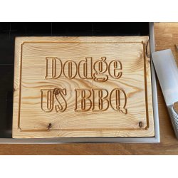 Skrebrt i fyrretr str. 40 x 29&frac12; x 4&frac12; cm. med 'Dodge' udfrset samt saftrille 