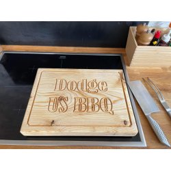 Skrebrt i fyrretr str. 40 x 29&frac12; x 4&frac12; cm. med 'Dodge' udfrset samt saftrille 