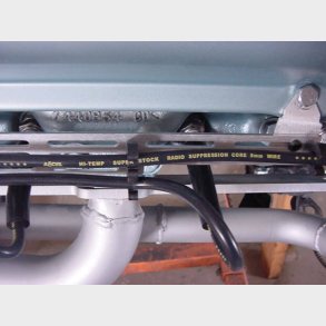 T�ndkabel holder i Alu til 7mm. & 8mm. kabler (Mr. Gasket 6018)  Universal Aluminum Wire Looms