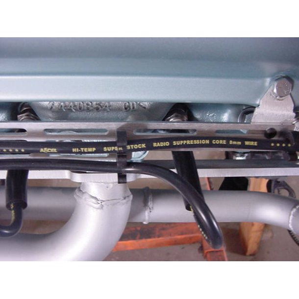 Tndkabel holder i Alu til 7mm. &amp; 8mm. kabler (Mr. Gasket 6018)  Universal Aluminum Wire Looms