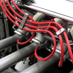 T�ndkabel holder fra Power Racing Company i poleret Aluminum til 8 og 9 mm. kabler (RPC R9570)